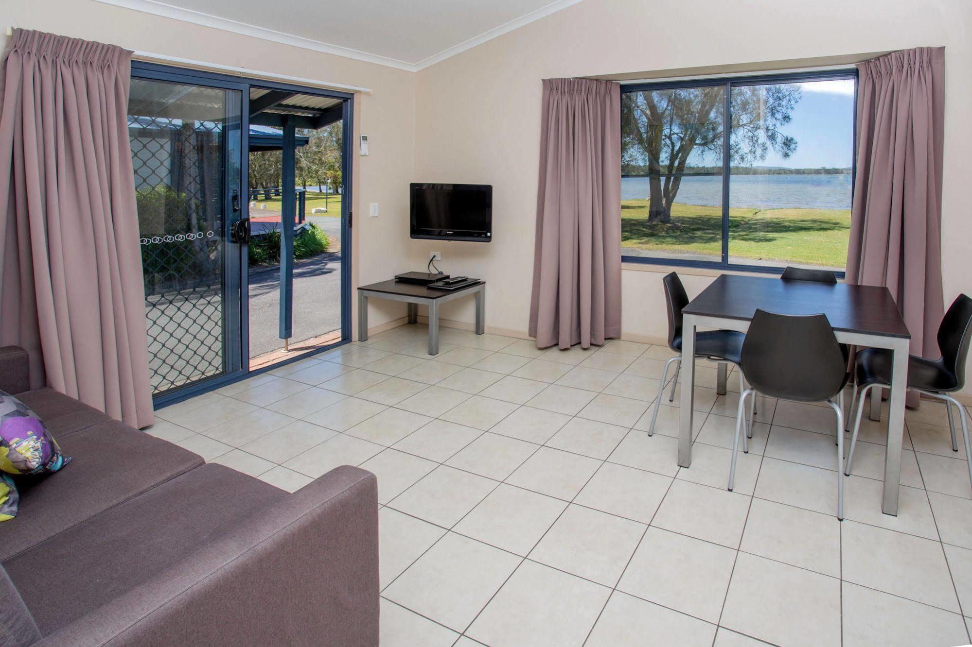 Lakeside Forster Holiday Park ภายนอก รูปภาพ